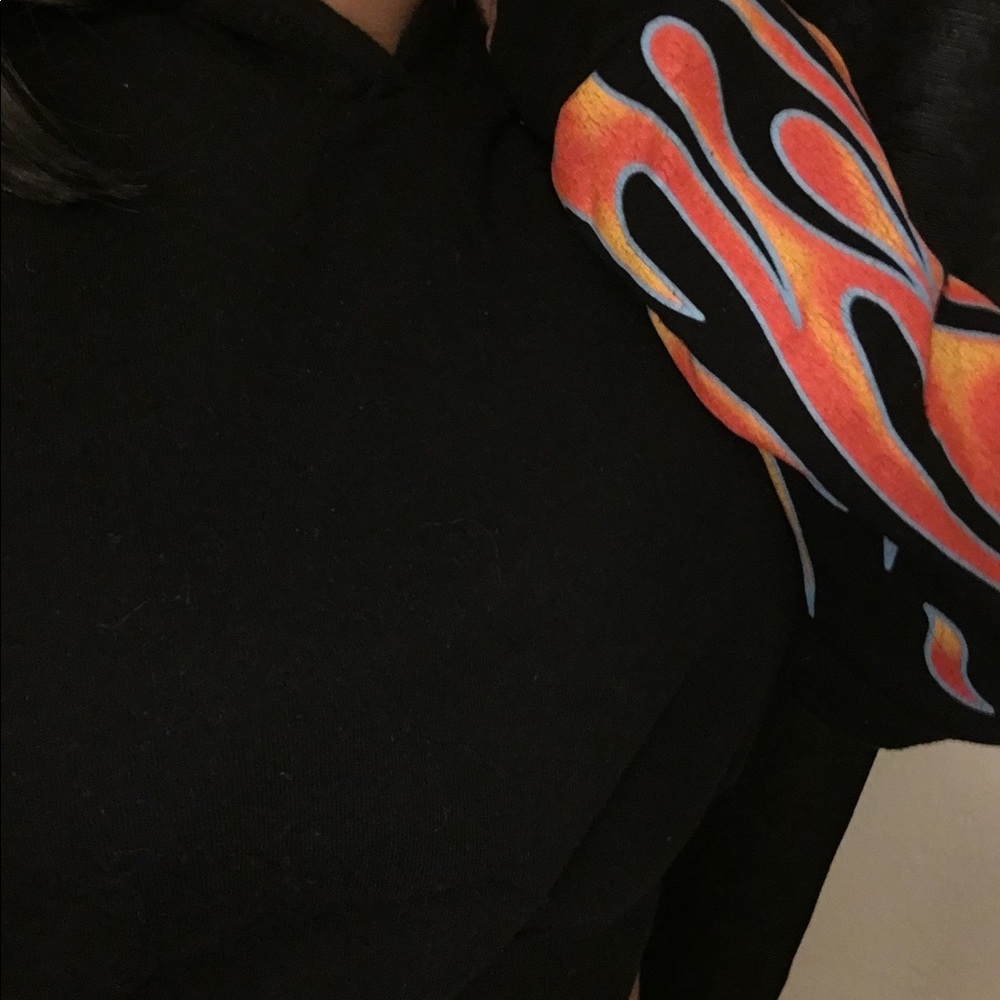 🔥Black flame crop top🔥